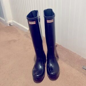 Hunter Boots. Woman’s Rain boots *EXTENDED CALF